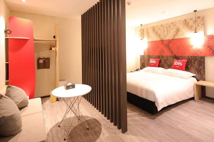 Room 49 of 86