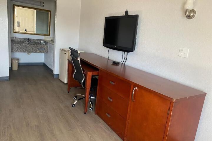 Room 6 of 39
