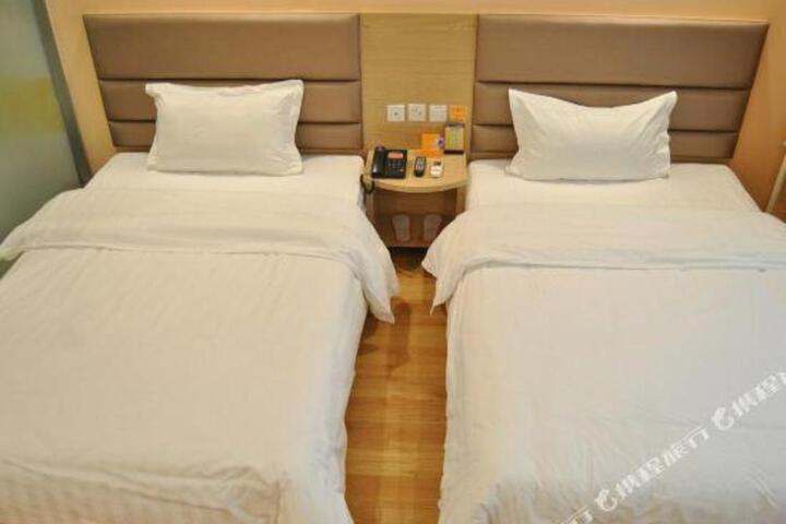 7 Premium Hotel(Heze Huanghe Road)