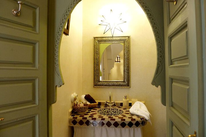 Room 73 of 119
