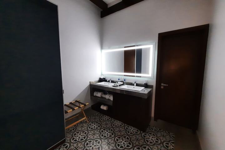 Room 36 of 103