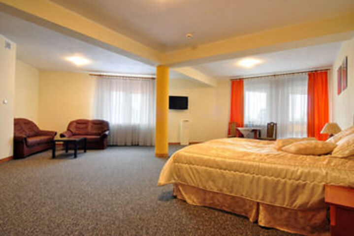 Room 16 of 43