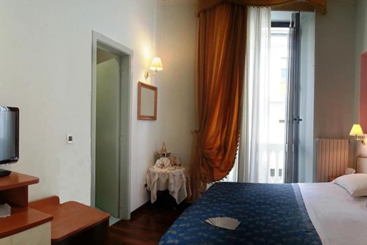 Room 16 of 36