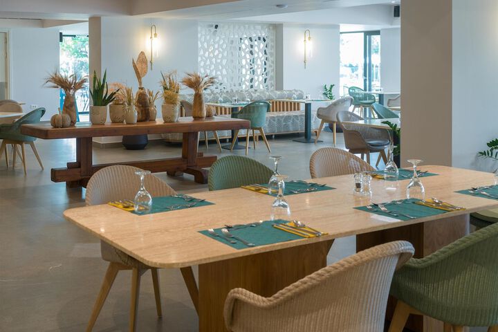 Dining 162 of 245