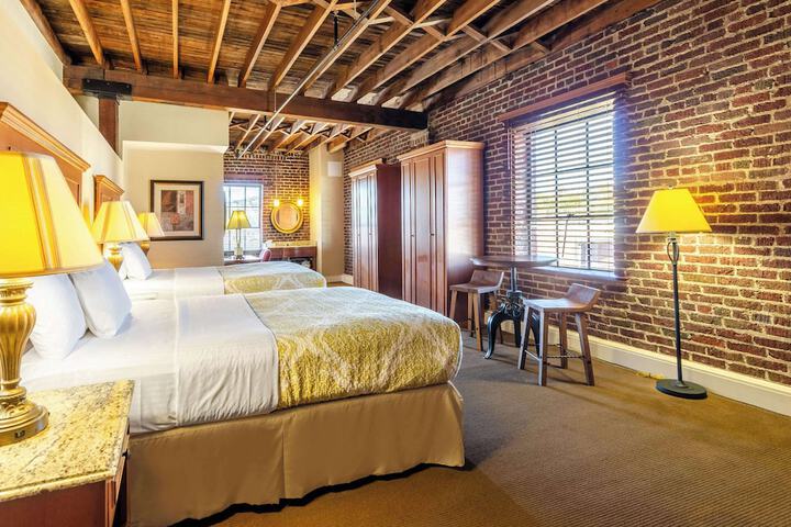 2 Double Beds (12 of 20)
