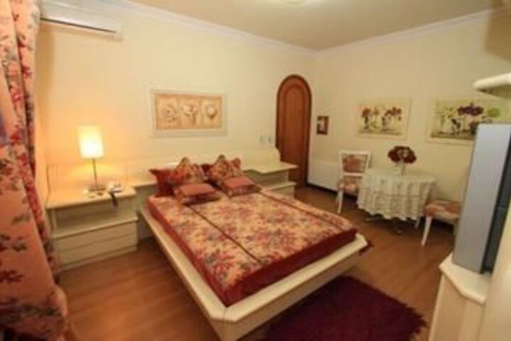 Room 9 of 27