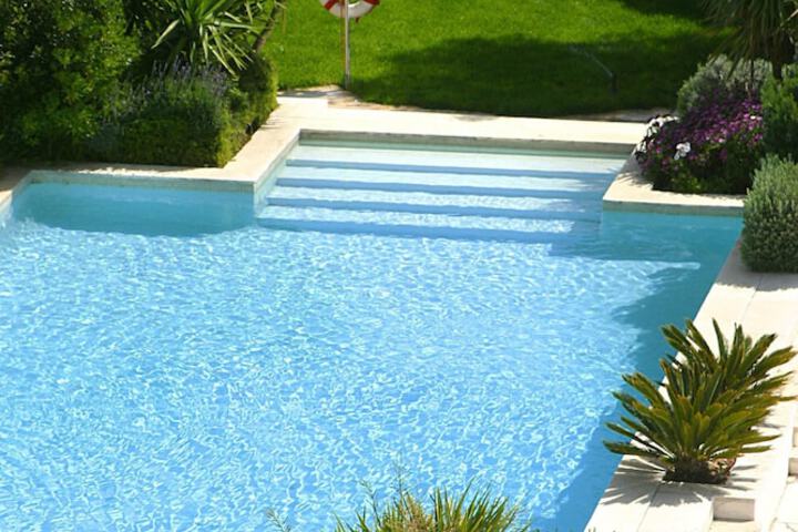 Pool Hotel