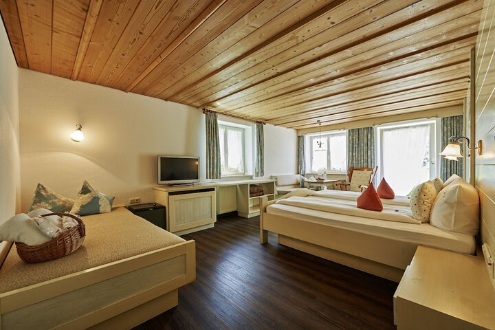 Room 22 of 48