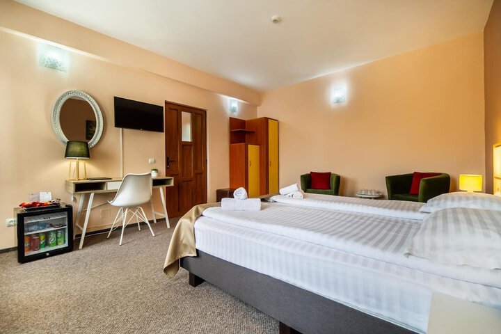 Room 32 of 50