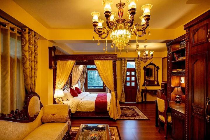 Room 2 of 9