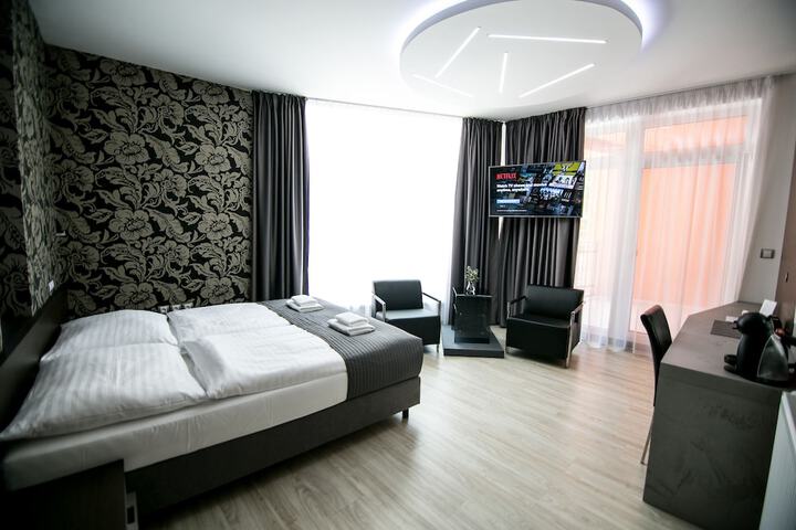 Room 13 of 32