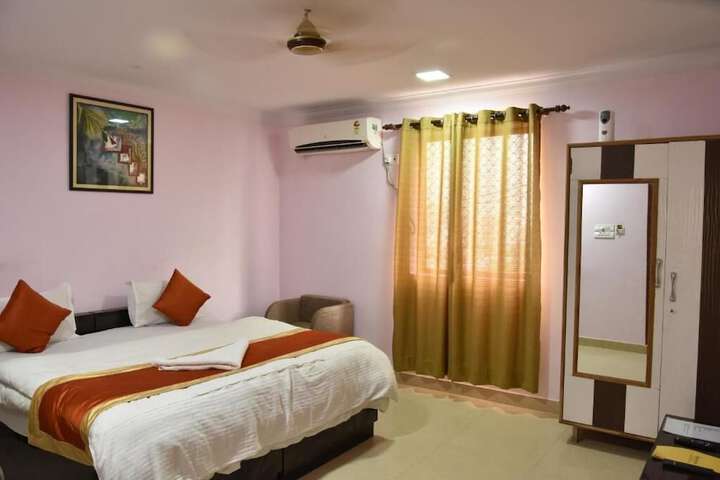 Room 14 of 33