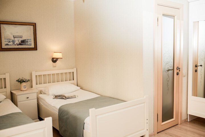 Room 9 of 34