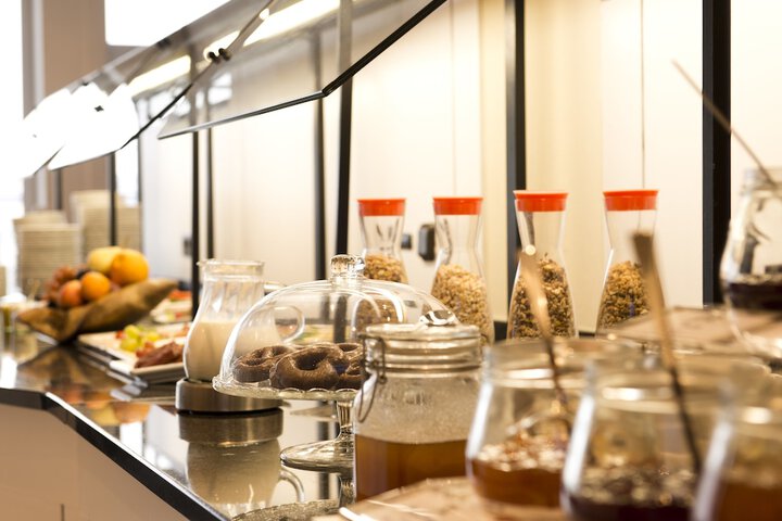 Breakfast/Coffee Service 23 of 42