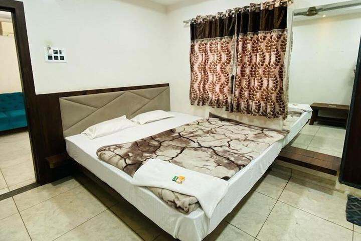 Room 4 of 19