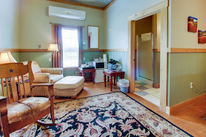 HISTORIC ROCKY HILL FULL PROPERTY
