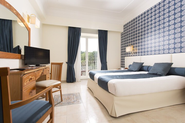 Room 7 of 10