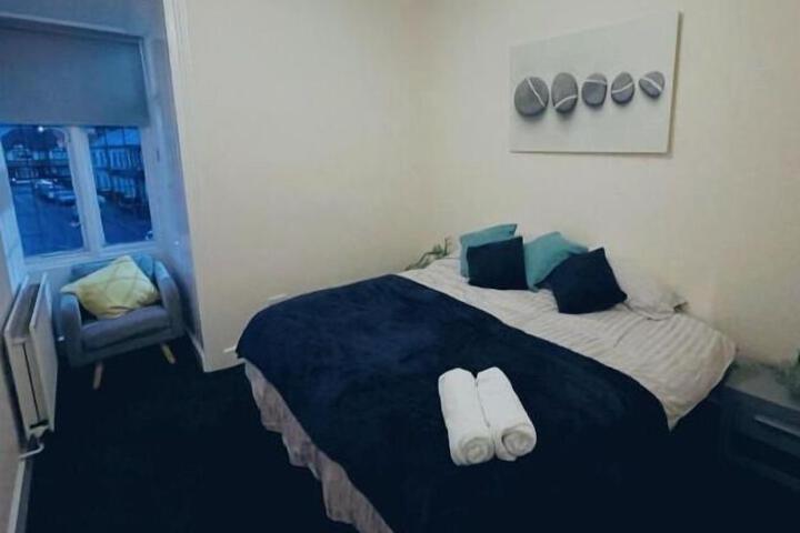 Room 12 of 17