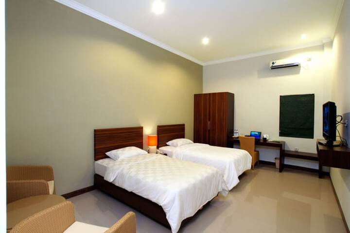 Room 9 of 37