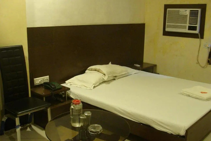 Room 4 of 4
