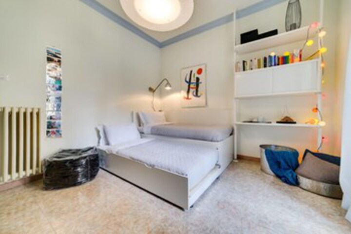 Room 7 of 16