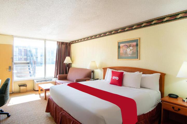Standard Room, King or Two Doubles (2 of 10)