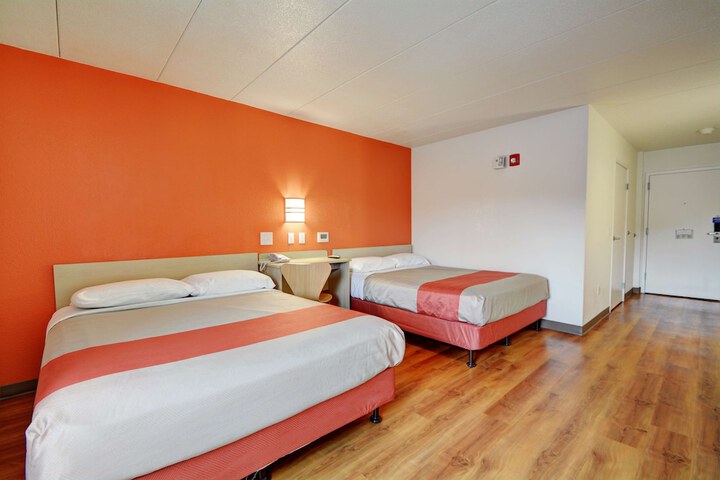 1 Queen Bed (6 of 16)