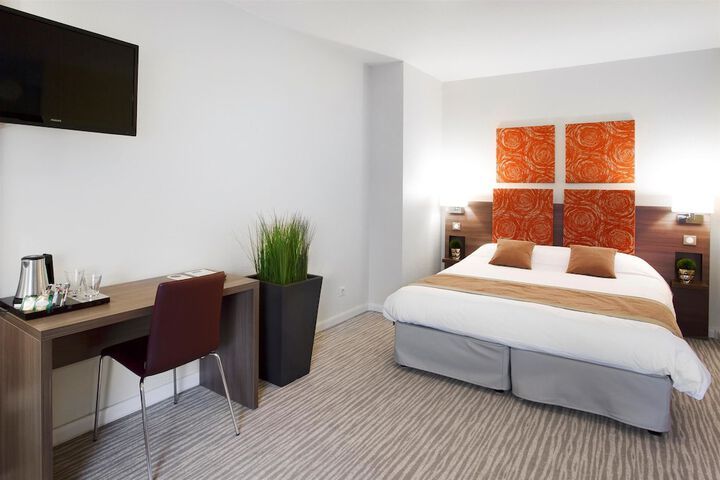 Room 6 of 40