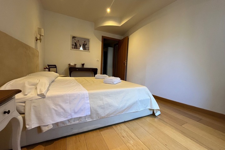 Room 7 of 39