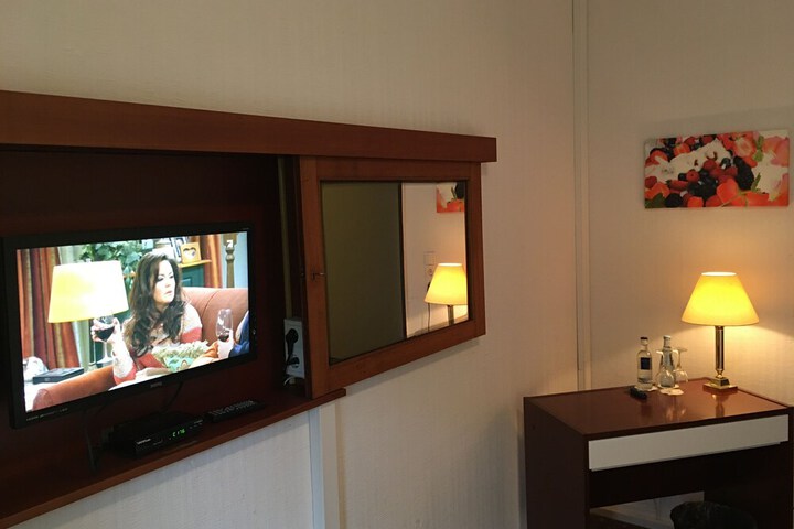 Room 3 of 33