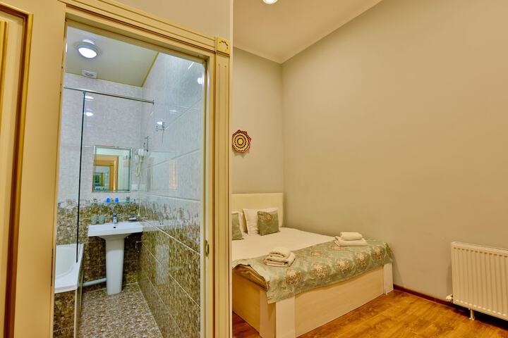 Room 9 of 31