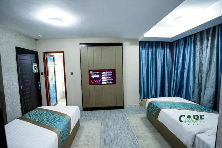 Room 5 of 18