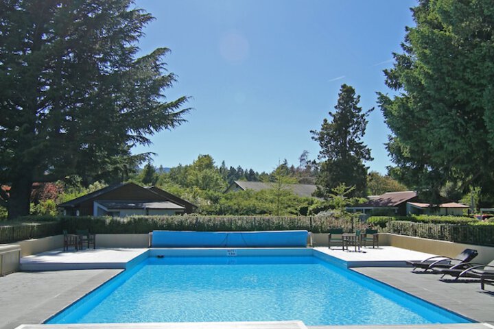 Pool Hotel