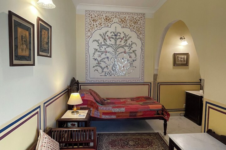 Room 12 of 73