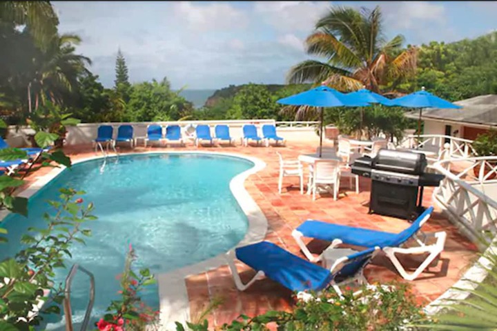 Hotel Pool