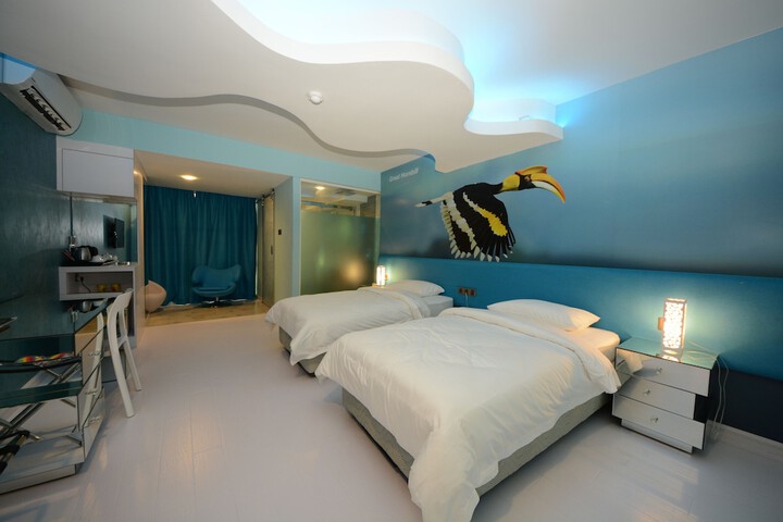 Room 8 of 34