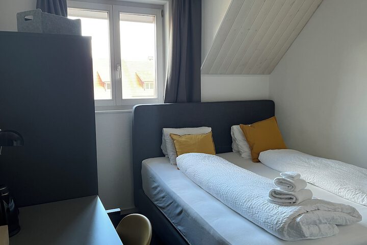 Room 9 of 24
