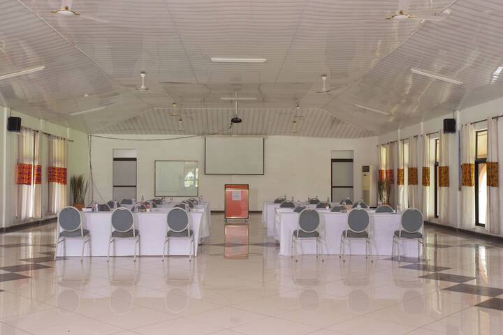 Business Center 28 of 32