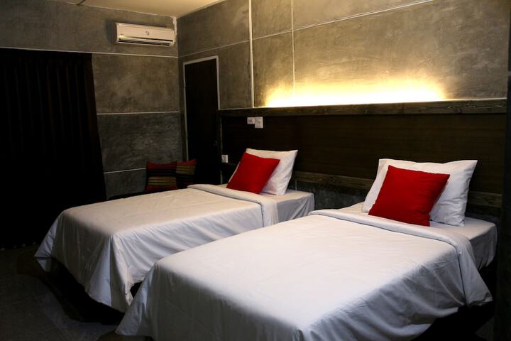 Room 7 of 48