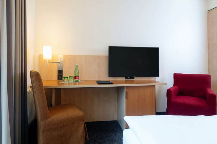 Room 52 of 90