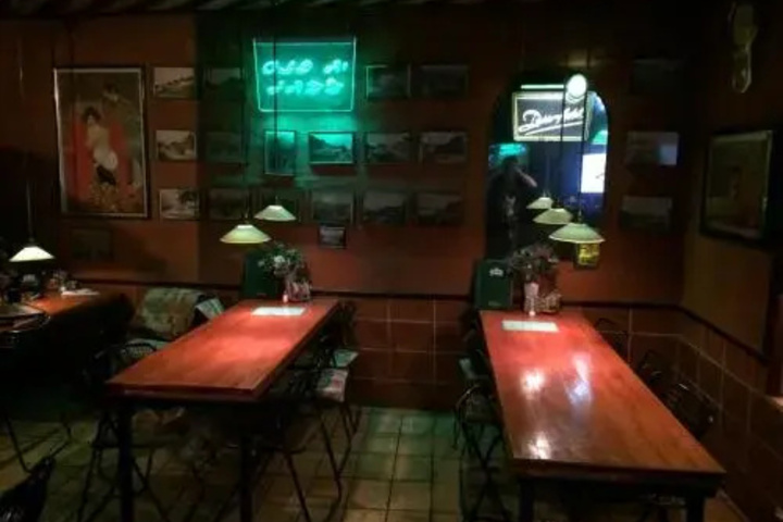Dining 20 of 24