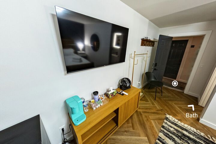 Room 9 of 29