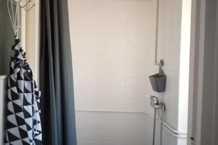 Room 4 of 8