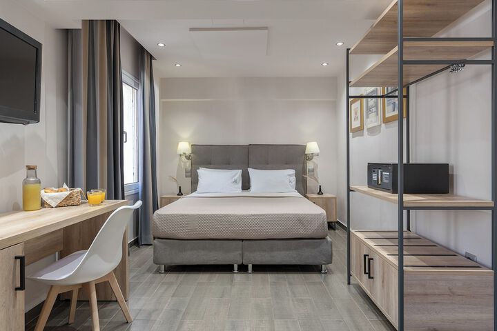 Room 32 of 68