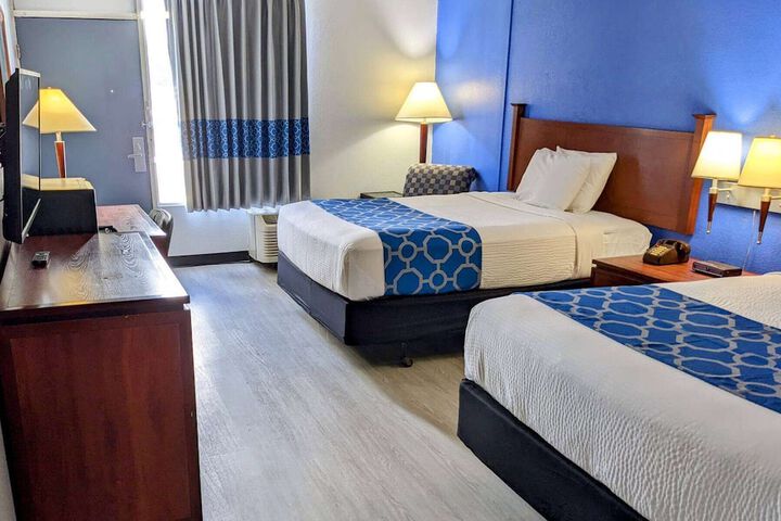 2 Double Beds (6 of 6)
