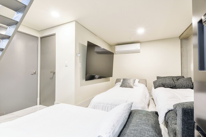 Room 60 of 169