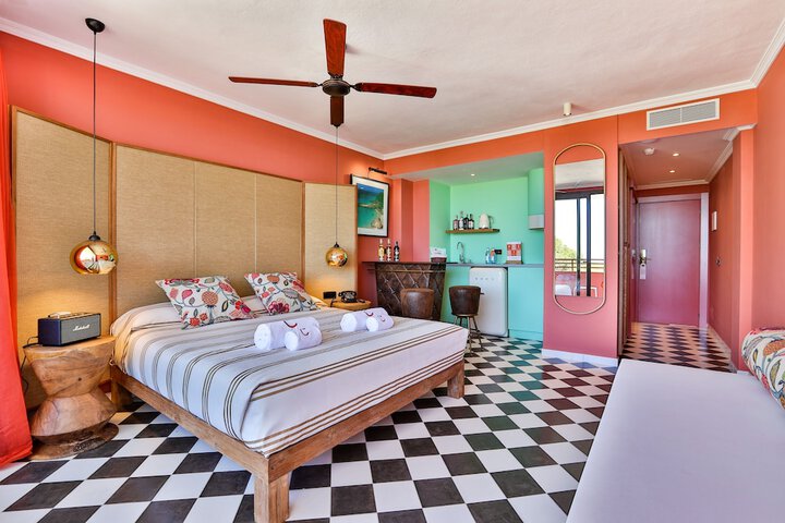 Room 17 of 70