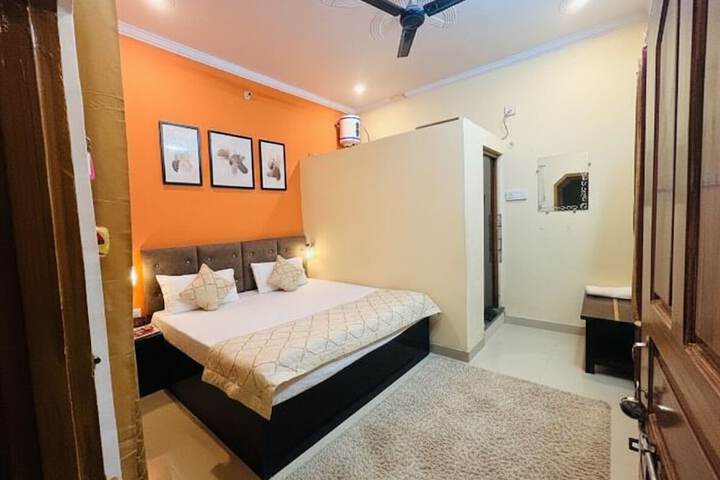 Room 4 of 35