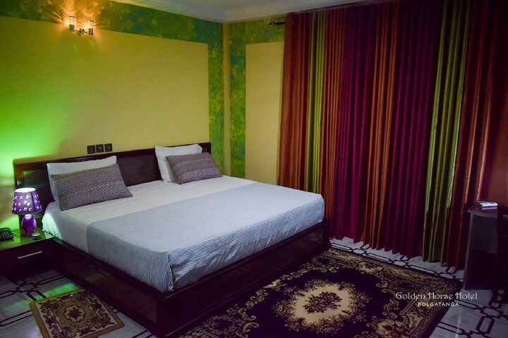 Room 14 of 16
