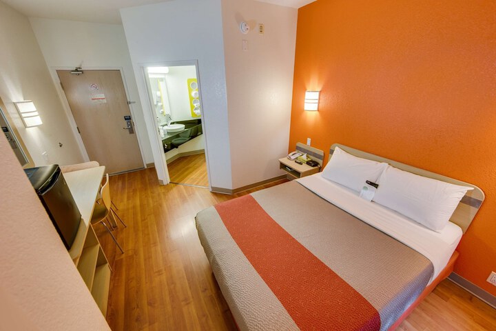 Room 6 of 35
